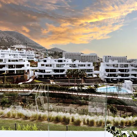 Mara's Higueron West - Luxurious & Sunny Apartament Fuengirola