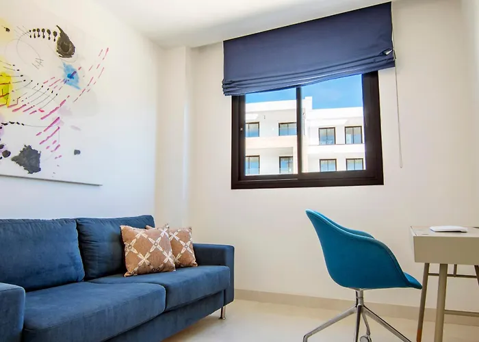 Mara's Higueron West - Luxurious & Sunny Apartment