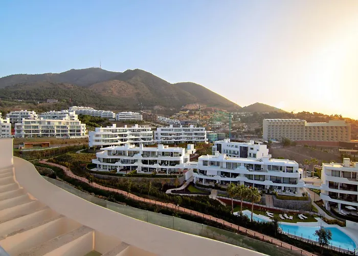 Mara's Higueron West - Luxurious & Sunny *