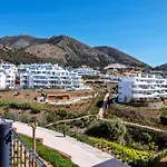 Mara's Higueron West - Luxurious & Sunny